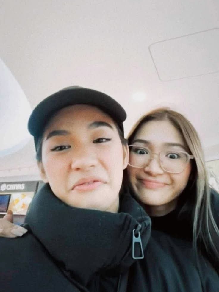 5RIOOO's tweet photo. QUESTION:

what got you into the lewsernation? #jhoaiah

i think itong pics na to yung sakin 

it's giving nasa long term rs na nagmigrate na sa ibang bansa, bihira bumalik ng pinas, at nasusubaybayan na lang ang love story sa minsanang pagpost sa social media

(and yung livestream na nahihiya si aiah manghiram ng pera kila jho)