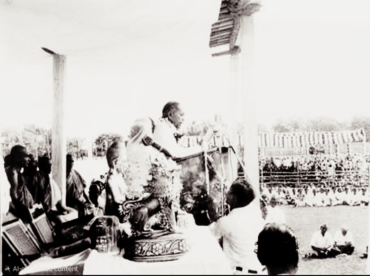 DeviPoonam15's tweet photo. #धम्मदीक्षा_दिवस की हार्दिक बधाई!!
आज के दिन #14अक्टूबर_1956 को बोधिसत्व बाबा साहब #डॉ_आंबेडकर जी ने लाखों अनुयायियों के साथ बौद्ध धम्म की दीक्षा ली थी।
#बौद्ध_धम्म मानवता,समता, न्याय और बंधुत्व पे अधारित विश्व का सर्वश्रेष्ठ धम्म है!
#Buddhism #Ambedkarite https://t.co/Mv56KrL1il