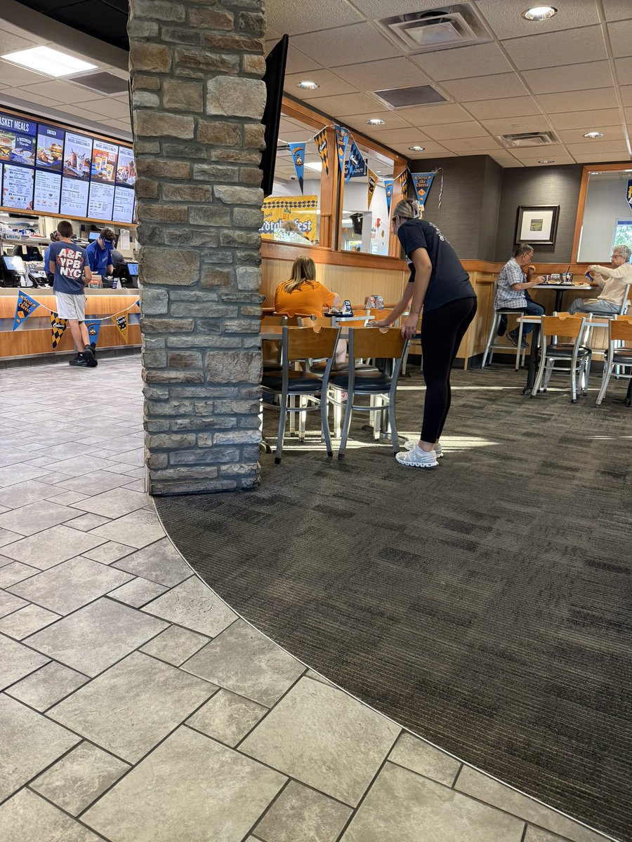 mcpsBCFballChr's tweet photo. Thank you to Culver’s Spring Hill for hosting us for a Spirit Night 🍔📣 #WeAreBC 
@culvers https://t.co/ZWWOoumy5B