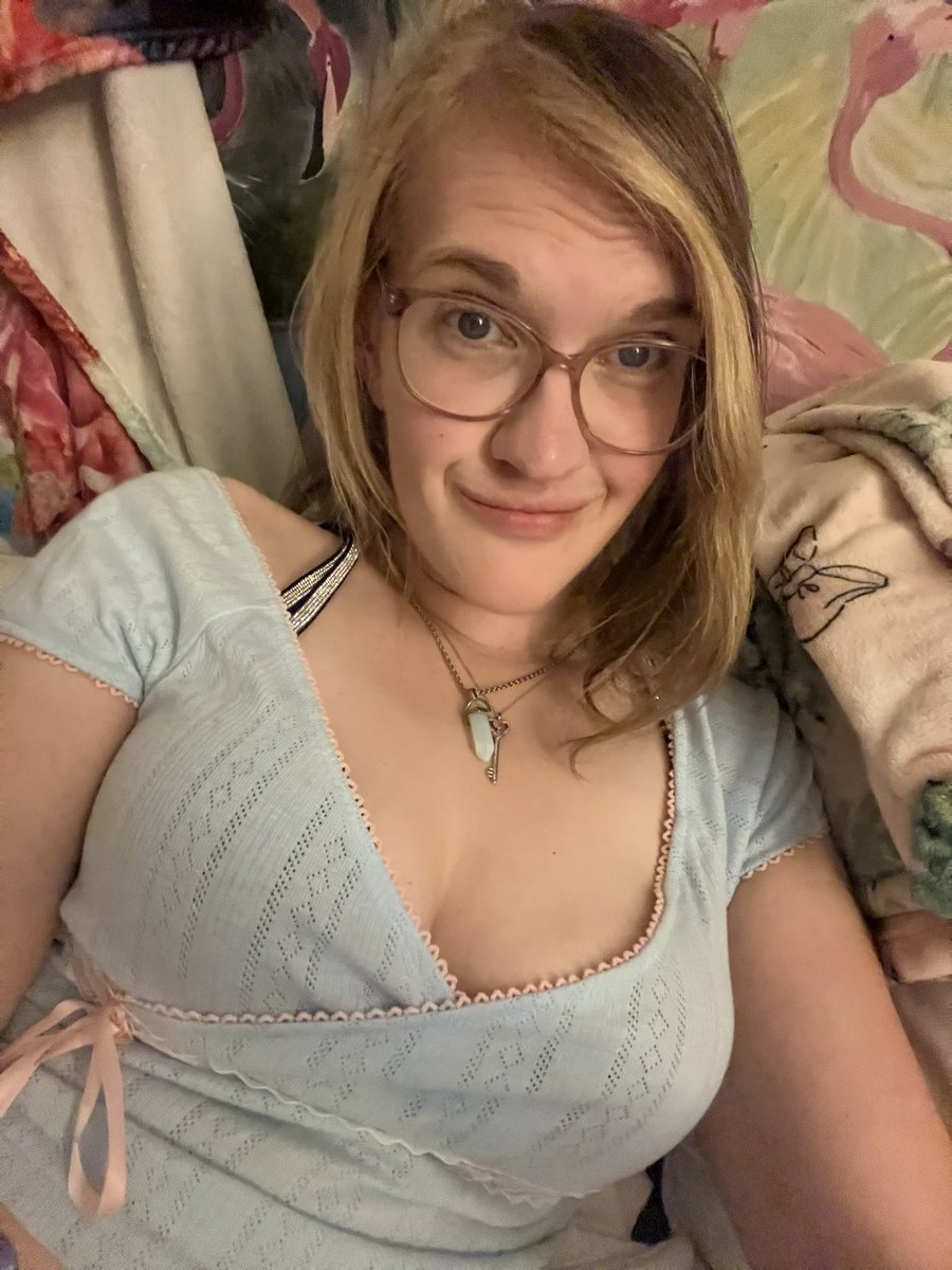Mazikeenempire's tweet photo. Still Awake? Just Woke Up…? 
Anytime is a good time to see me. 
Stop lurking and interact with me. You know you want to. So don’t fight it anymore.. 
#Mazikeen #BrattyDomme #SPH #Findom https://t.co/F3MqJua7cT