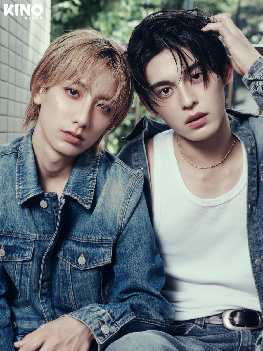 KinoIsland's tweet photo. 오전에는 아무 약속도 없다.
햇살이 테이블 한쪽으로 옮겨 오자, 너는 의자를 조금 당기며 여기 햇볕이 잘 든다고 말한다.
책은 여전히 같은 페이지. 나가자고 해 놓고, 둘 다 일어나지 않는다.
예전에는 널 만나려면 날짜부터 정해야 했는데. 이제 너는 손만 뻗으면 닿는 곳에 있다.
결말은, 조금 나중에 알아도 좋겠다.

KINO ISSLAND ISSUE 03 | 
BETWEEN US 
10.17.2026
COVER RELEASE & PRE-ORDER OPEN

@gennosuke_staff 
@Eightkns 

#小西詠斗 #元之介
#セキスキ #SEKISUKI