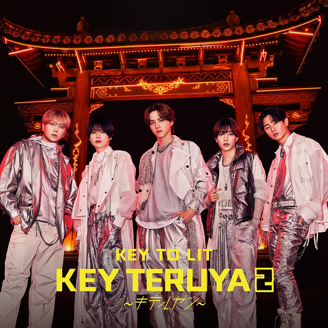 modelpress's tweet photo. KEY TO LIT、ジャケ写一挙公開❗️
「KEY TERUYA2 ～キテルヤツ～」
https://t.co/a6jaS7mUcj

💿️Blu-ray／DVD収録内容（※一部）
・デビュー発表イベント Behind the Scenes
・KEY TO BOND 〜絆への鍵〜
📚️「リリックブック」封入も

全3形態／“和”テイスト
2種類の衣装（シルバー＆カジュアル） https://t.co/MVcr0eD5H5