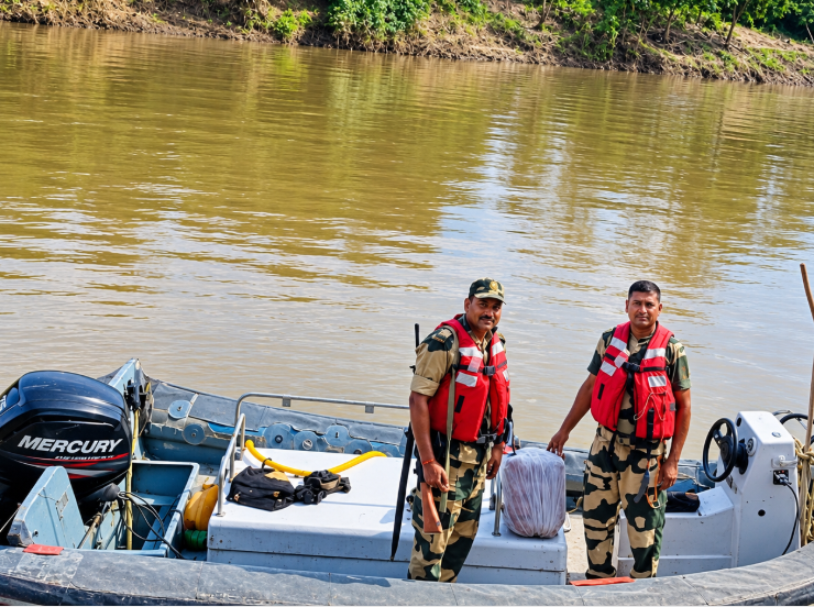 SehjanHayat's tweet photo. Through rivers, rough terrain, and every challenging condition, BSF personnel stand firm to protect our borders. Their dedication never fades, and their duty never stops. Salute to our brave Border Guardians! 🫡🇮🇳
#BSF #BorderSecurityForce #JaiHind https://t.co/uYR4L00v9m
