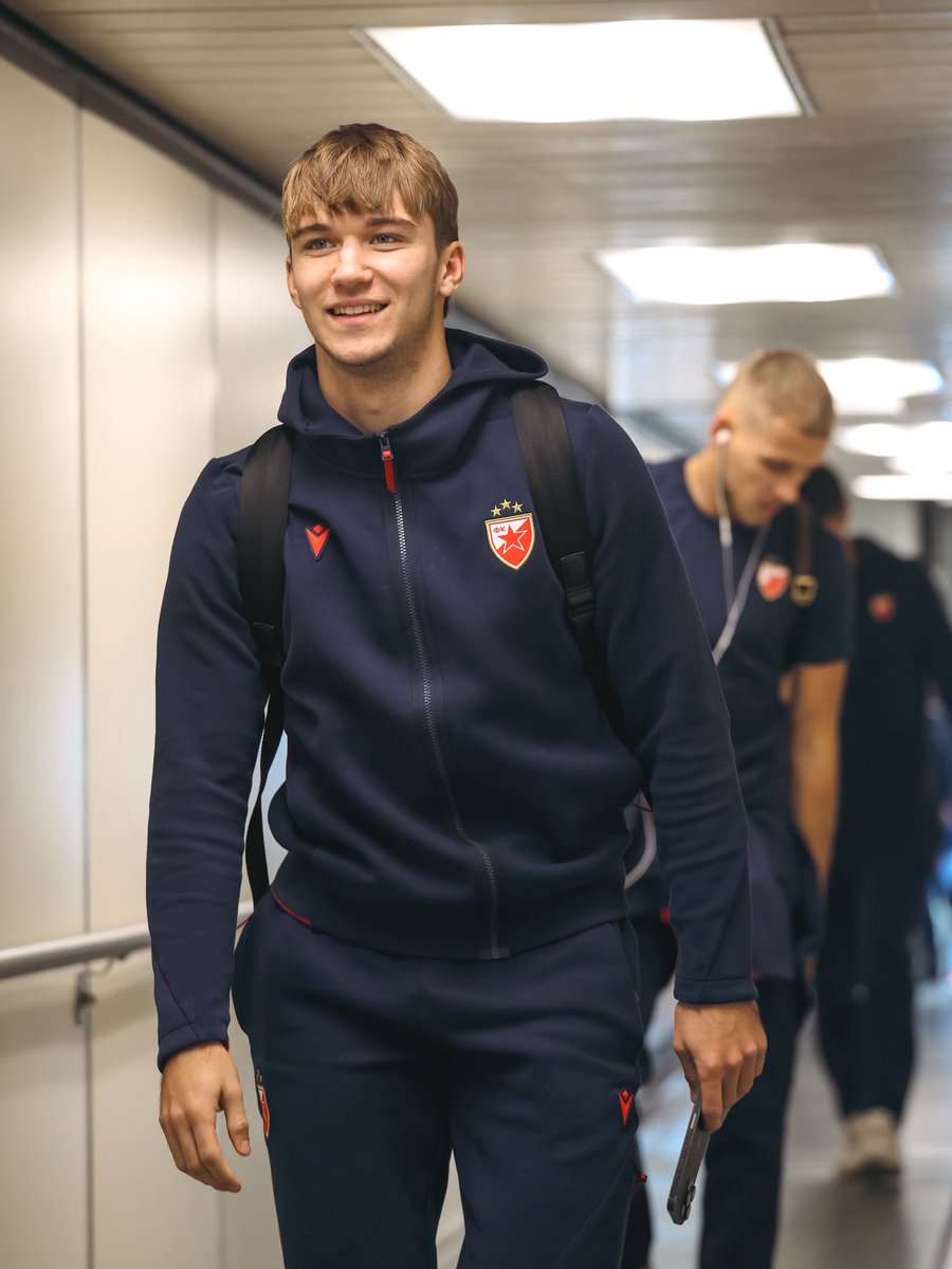 crvenazvezdafk's tweet photo. Stigli smo u Švajcarsku. 🇨🇭

🔴⚪️ #fkcz https://t.co/TiFILvl8Yv