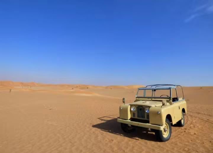 SamWatson__'s tweet photo. April 2020, a day in the Umm Al Qawain dunes eith an open top Series 2 :) https://t.co/4UDNhUMlSn