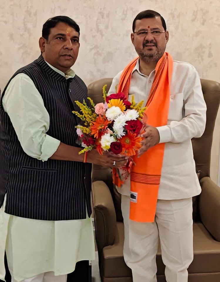 sanjivsharmabjp's tweet photo. आज महानगर प्रभारी अशोक कटारिया जी के साथ शिक्षक स्नातक चुनाव में सभी स्कूल के चेयरमैन डायरेक्टर के साथ अवश्यक बैठक संपन्न हुई जिसमें अधिक से अधिक मतदान भारतीय जनता पार्टी के प्रत्याशी के साथ करने की अपील की गई।

@Ashokkatariya9 @BJP4UP https://t.co/glEtgWRlBD