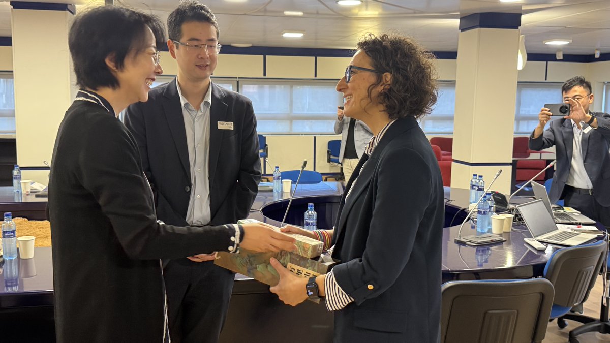 INSST_MITES_GOB's tweet photo. 🗓️🤝 Hoy recibimos en el #INSST a una delegación de 25 altos cargos y personas expertas del Ministerio de Gestión de Emergencias de China.
Conocen nuestro sistema de PRL y las líneas estratégicas del Instituto para reforzar la prevención en la industria.
#PRL #SST https://t.co/1DaMLxfrZX