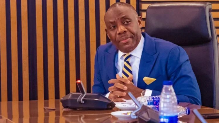 Newswirelem's tweet photo. Four-year courses must end in four years, Alausa tells varsities

The Federal Government has said four-year degree programmes must be completed within four years, as it moves to expand its 

Follow us for more
#OfalaFestivalPoweredByGlo #GomoGiveaway #ISOWorldSummit https://t.co/P3AxM3PWLd