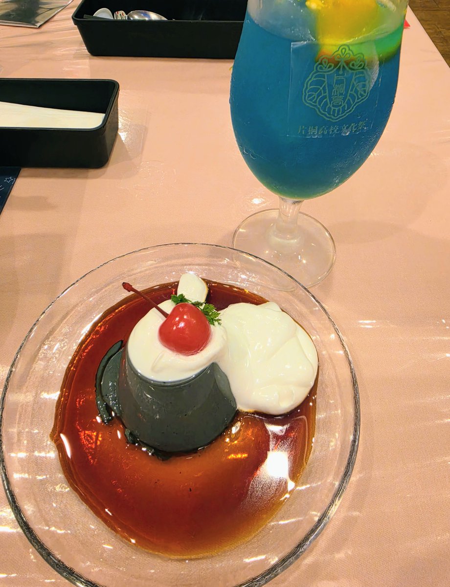 mi_t0706's tweet photo. あきちゃんと好きな作品のコラボカフェ行ってきた〜！！ご飯美味しかった🥳 https://t.co/it4DjlucFU