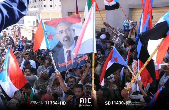 qph8u's tweet photo. #شبوة | لقطات من الحشود الجماهيرية المشاركة في مليونية التعبئة الشعبية العامة بمدينة عتق، احتفاءً بالذكرى الـ63 لثورة 14 أكتوبر المجيدة.
#مليونيه_التعبيه_والاستنفار_الجنوبي
#حشود_التعبيه_والاستنفار_الجنوبي https://t.co/andNU6r4pv