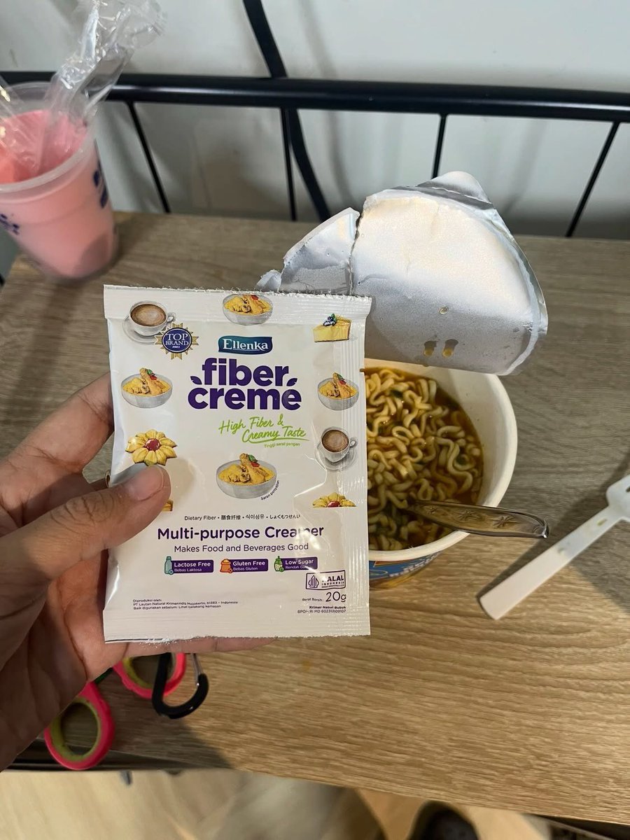 sweethaww's tweet photo. Guysss FiberCreme di masukin ke mie cup ternyata enak bgt 😭 jujur lebih masuk akal drpd trend sebelah😭🙏🏻 https://t.co/A3cAzj6iEj