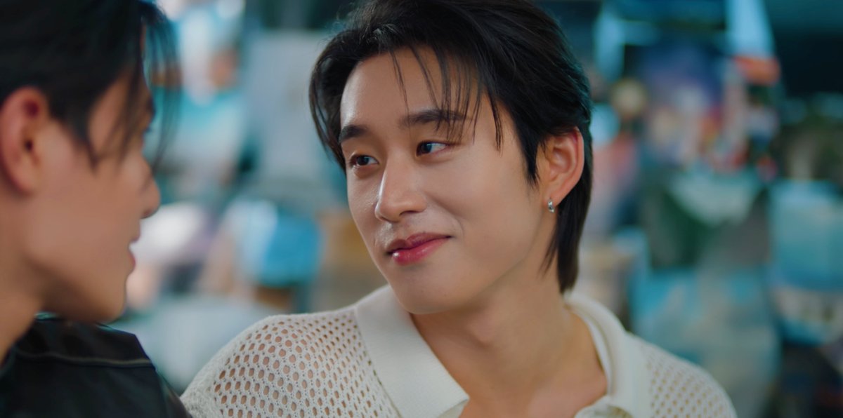 GMMTV's tweet photo. อย่ามาทำตัวน่ารักมากได้ป่ะ ถ้าหลงจนเป็นบ้าขึ้นมาจะทำไงล่ะ 🥺💗
#YouManiacSeriesEP8
@Williamjkp1 @EstRvp https://t.co/uKQYkJWNsC