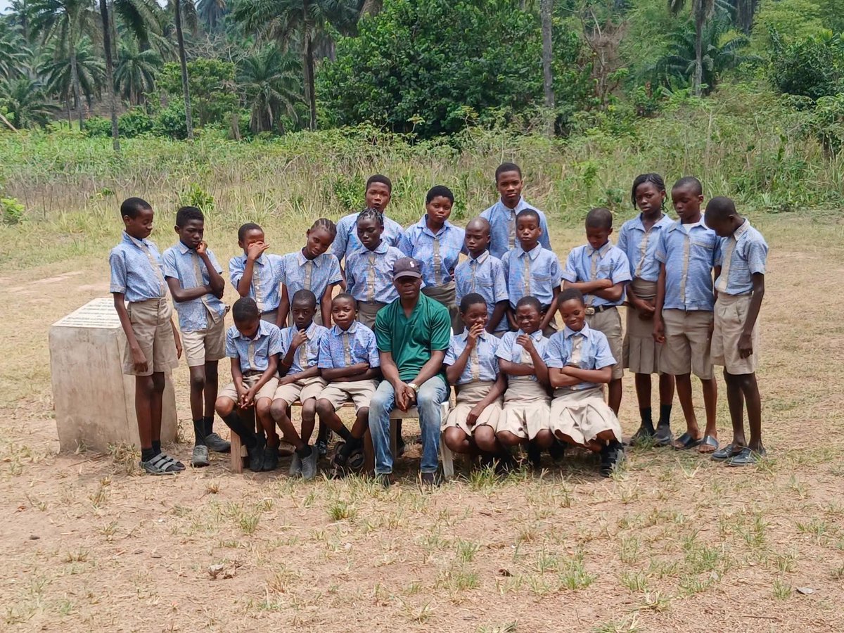 TUNDEADEYI's tweet photo. Our primary mission in establishing Grandlove Academy is to model responsibility for the next generation. Nigeria faces growing societal dysfunction, clearly, the government is overwhelmed & cannot tackle these hydra-headed challenges alone.
#NoFeesToBeCollected
#responsibility https://t.co/2LjFoBR1ra