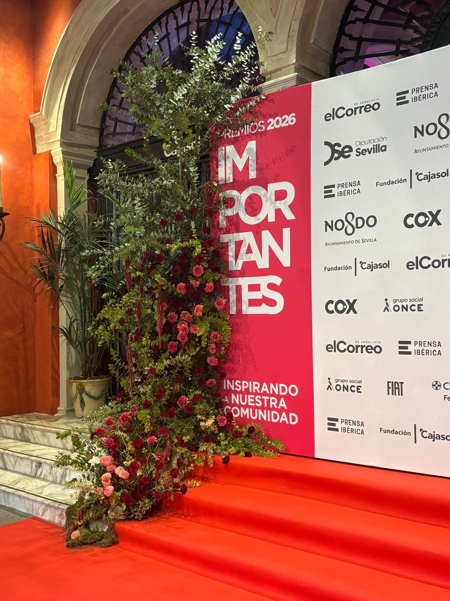 elcorreoweb's tweet photo. @PrensaIberica @Fiat_es @_ManuSanchez_ @PatriciaGodino @rancio @OddersLab @2imori @unisevilla @ZFCadiz @PepeBegines @Cajasol @DIPUSEVI @Ayto_Sevilla @grupocox @ONCE_oficial @CEUAndalucia 🎖️Nos gustaría hacer una mención especial a Ana Gálvez The Flower Experience, @hotelbecquer_ , @pipas_reyes, 959 Ibéricos, @Gin_Rives, La Cartuja de Sevilla 1841, Carmen Lupiañez, @smporres, Aceite DOP Estepa, @barbadillo y Catering El Perro Verde por estar en esta II edición. https://t.co/Vpl7lktlDs