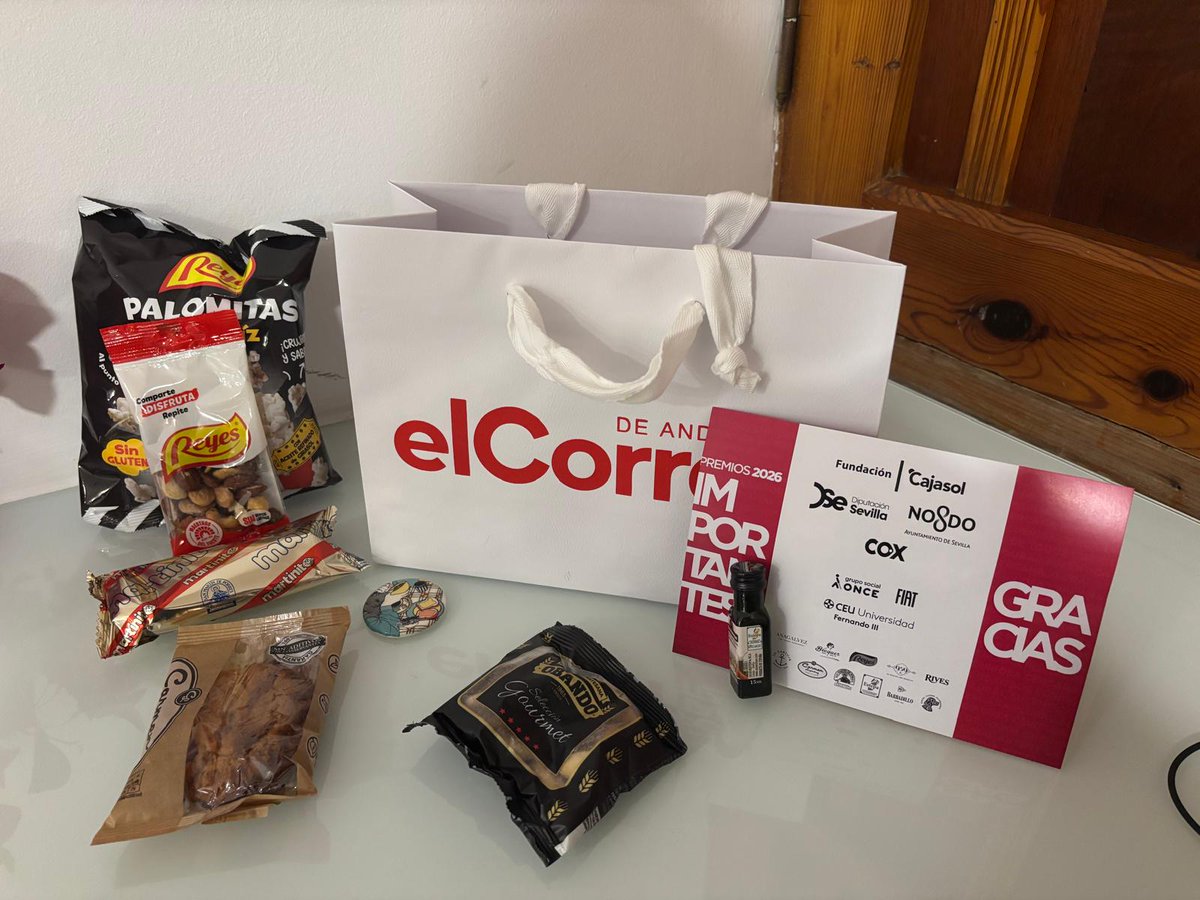 elcorreoweb's tweet photo. @PrensaIberica @Fiat_es @_ManuSanchez_ @PatriciaGodino @rancio @OddersLab @2imori @unisevilla @ZFCadiz @PepeBegines @Cajasol @DIPUSEVI @Ayto_Sevilla @grupocox @ONCE_oficial @CEUAndalucia 🎖️Nos gustaría hacer una mención especial a Ana Gálvez The Flower Experience, @hotelbecquer_ , @pipas_reyes, 959 Ibéricos, @Gin_Rives, La Cartuja de Sevilla 1841, Carmen Lupiañez, @smporres, Aceite DOP Estepa, @barbadillo y Catering El Perro Verde por estar en esta II edición. https://t.co/Vpl7lktlDs