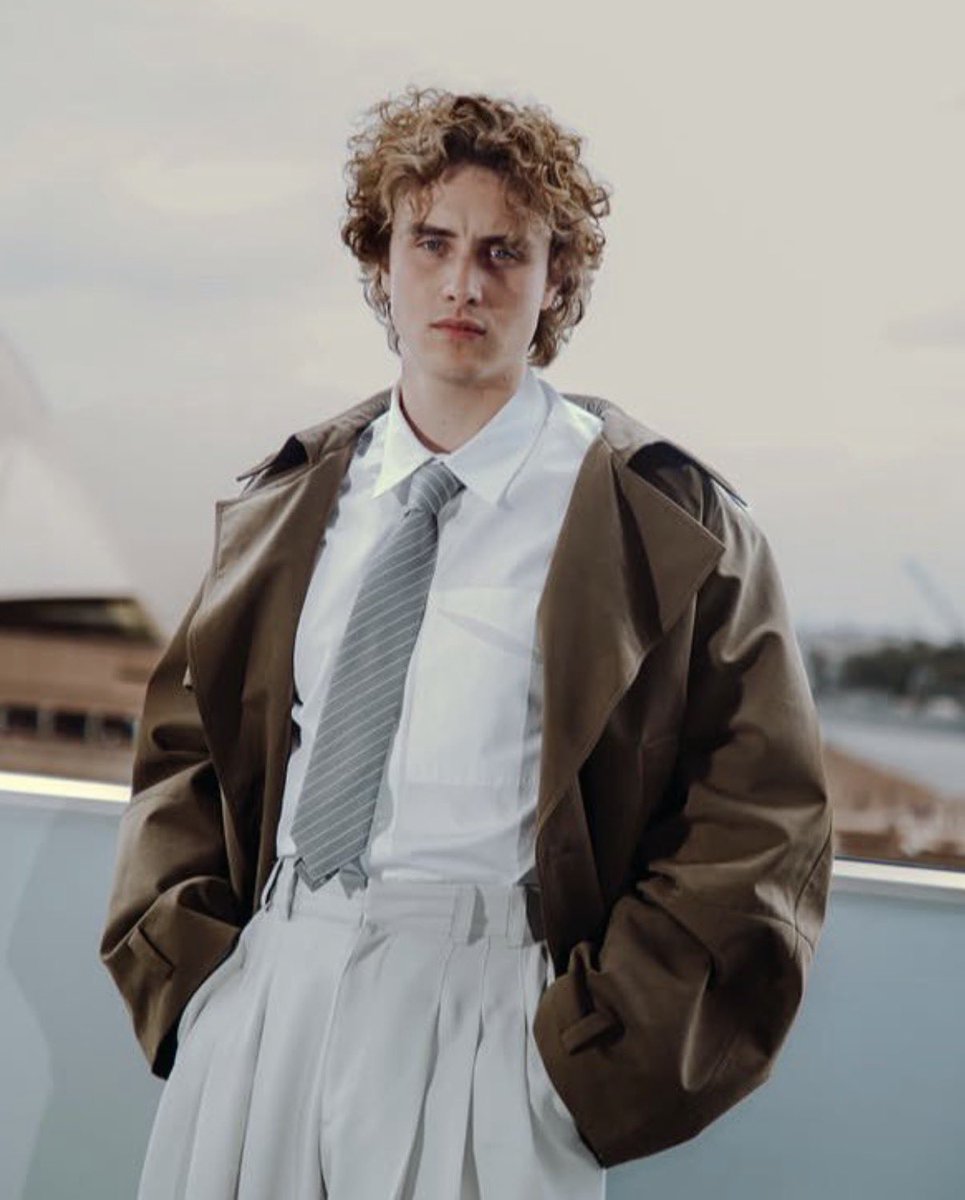 josarsenalshirt's tweet photo. he's so pretty i'm gonna die https://t.co/qG9O6W8PNO
