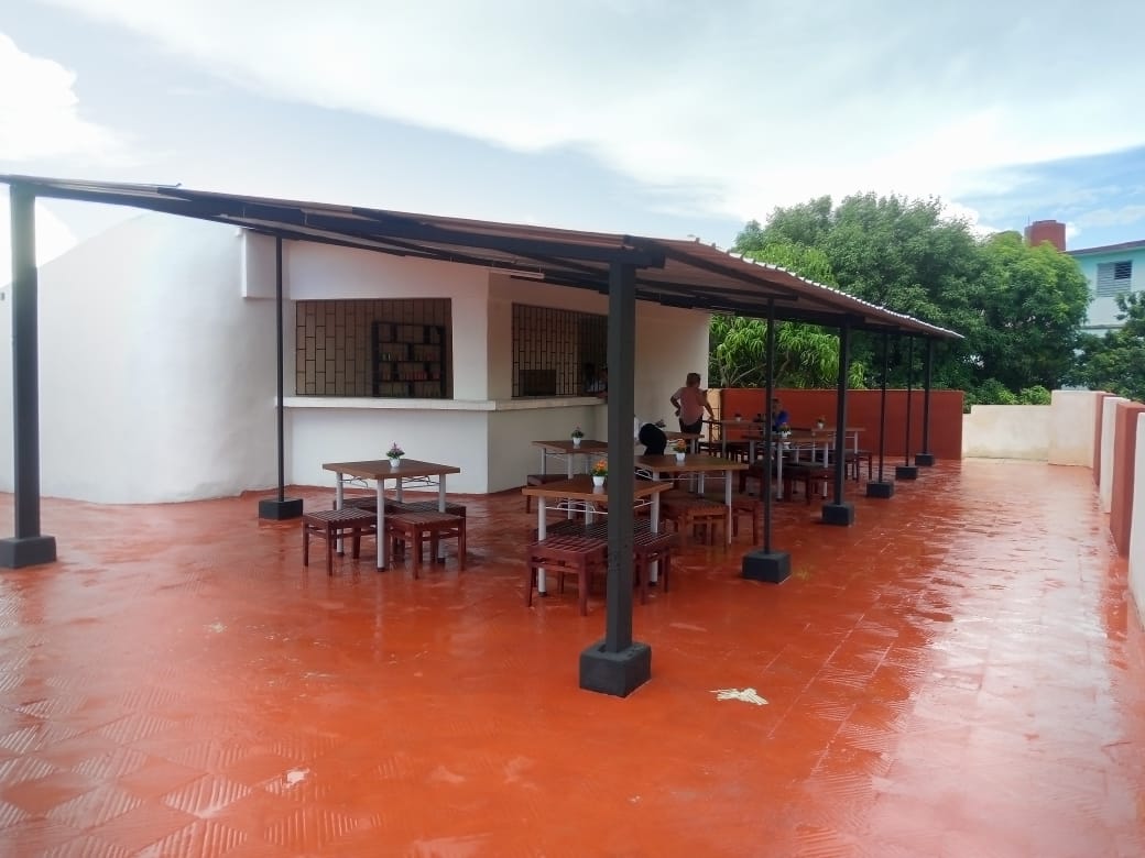 LorenzoOsbel's tweet photo. Culminada la reparación integral del complejo gastronómico Dos Palmas, ahora se impone priorizar la calidad de los servicios y la estabilidad de la oferta #LasTunas #PorLasTunasLaVictoria #SíSePuede https://t.co/8RD5PgKcaO