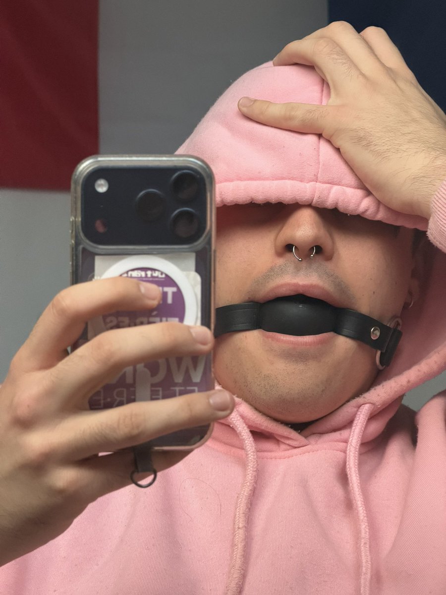 JBleclebs's tweet photo. Nouveau toutou à vendre ! Celui là j'en veux plus 😂
Esclave et fier de l’être, il souhaite une véritable mise en esclavage extrême à domicile!

#soumis #slave #petplay #dog #bdsm https://t.co/3jIqDSWx77