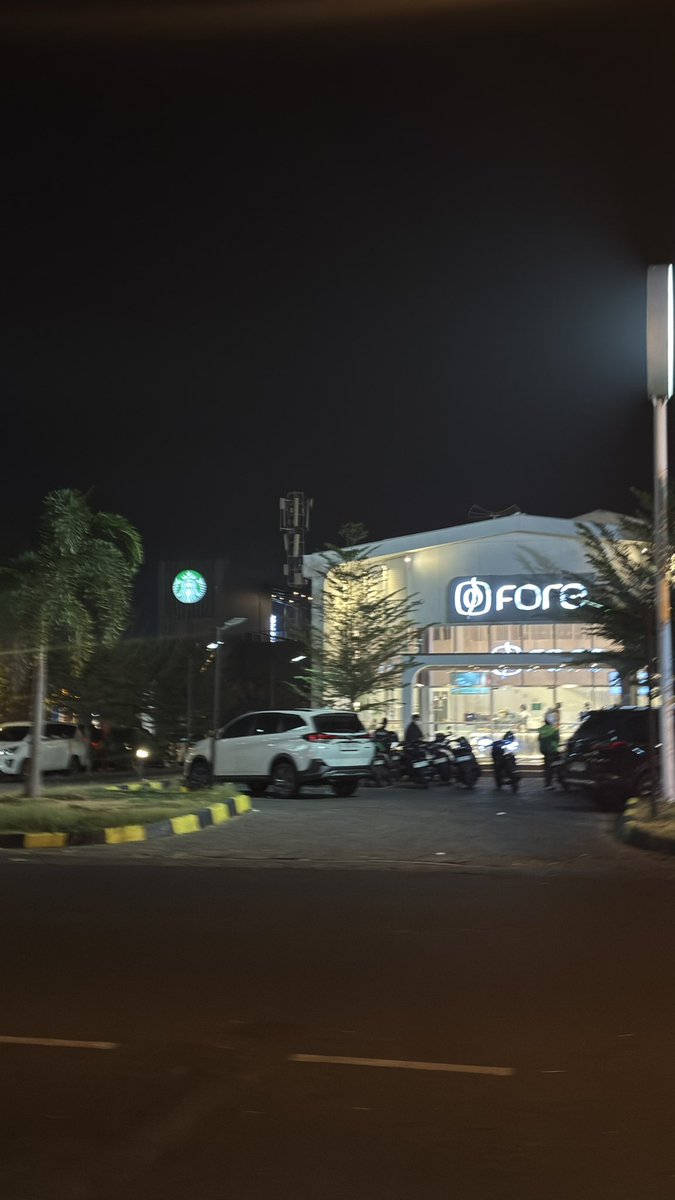 edgyput's tweet photo. tolong jgn ganggu gua lagi jalan. https://t.co/pPaCRiS4ER