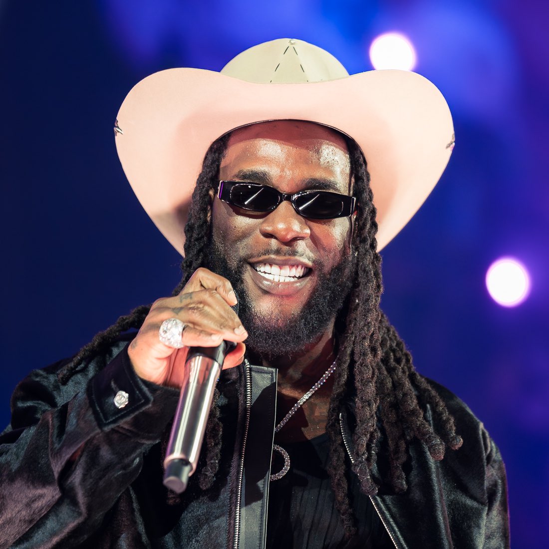 234factsng's tweet photo. Confirmed: Burna Boy becomes the first Afrobeats artist to pass 2 billion streams across all credits in 2026 today.

Source:
@chartmastersorg https://t.co/9WfC1yKCgs