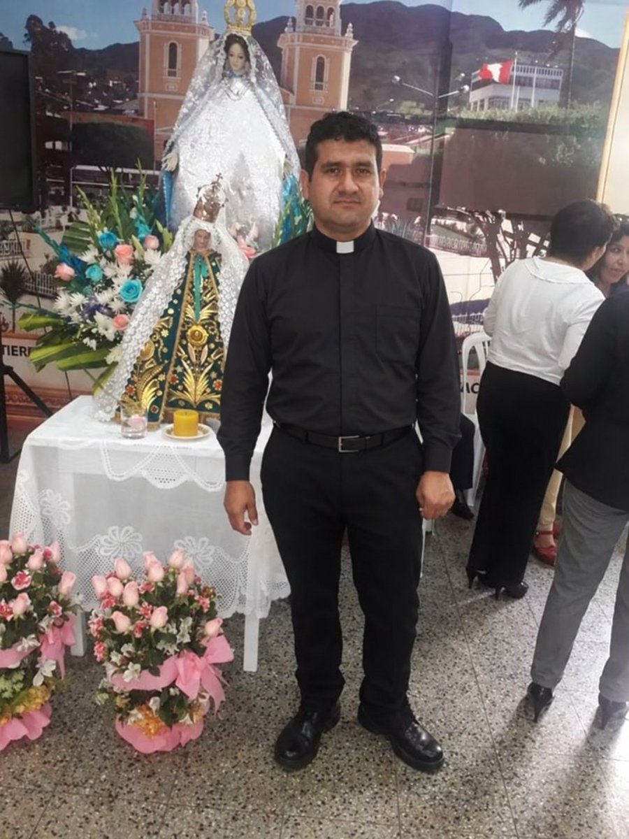 Hansit_78's tweet photo. Que locura que ni el cura lo cura. Es su primera vez chupando. Cuéntame tu experiencia. https://t.co/d5CNn5wUD1