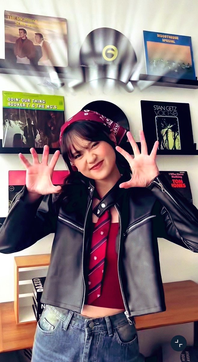 AderuMaru's tweet photo. Aku paksa del mahu foto ini cakep bgts outfit nih🥹😭👉👈Aku suka aku suka 😍😍😍@AdelRevaaa https://t.co/m9pryMbyji