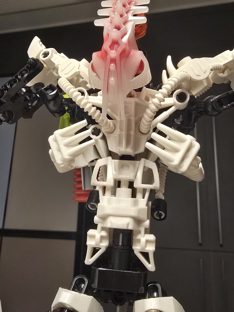 52d4f94ebd0f4f5's tweet photo. 그들은 정말로 위험하고 아주 사악한 가면을 쓰고 있습니다.

#bionicle https://t.co/SRs2P98kU4