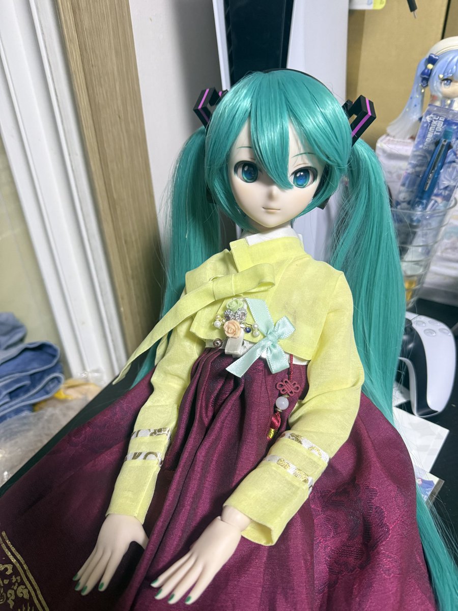 Hatsune_Miku_39's tweet photo. V6 형 머리장식 도착
한번 씌워줘보니 겁나게 예쁘다 >_< https://t.co/P7tUVF7wNr