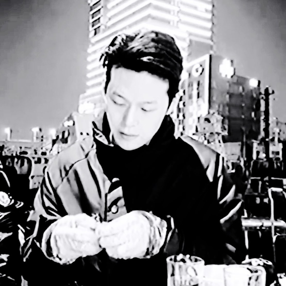 lovi1ou's tweet photo. 건달이라 손 야무질 줄 알았던 건 착각이었다 차가워진 바람 따라 제철인 새우나 먹어볼까 했더니 새우가 정태주 잡아먹기 일보 직전 하나 까는 데 오 분 걸리지만 절대 빼앗기지 않는 집념 하나는 인정할게 근데 태주야 새우가 까고 싶어? https://t.co/f0eta7dbiQ