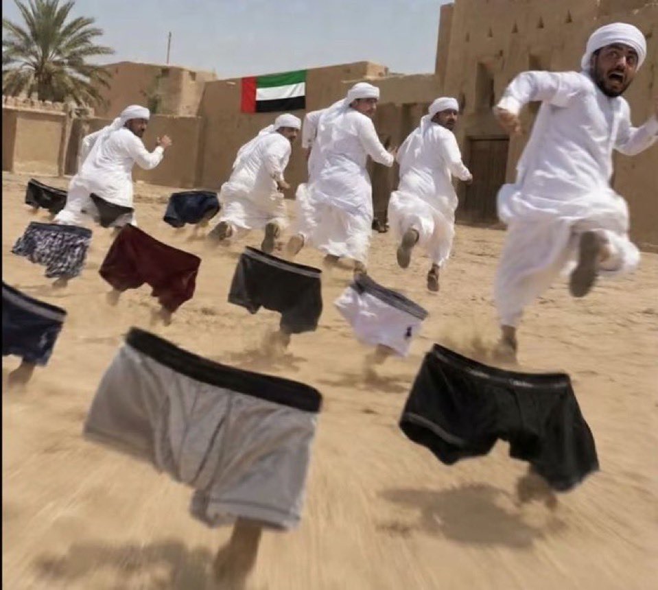 Xcibek's tweet photo. @akr_jawad تخيل كل ذا واخاف من سروال و فوقها اطفي النور 🤣🤣🤣🤣🤣 https://t.co/913ri7b4oz