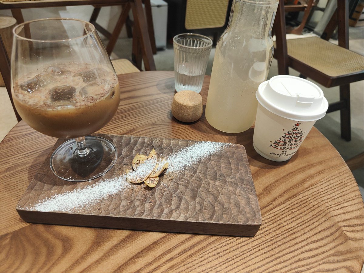 qtt8n's tweet photo. [比竞号沤]の文字を探しながら、コーヒーを飲む休日 意外なところに面白い言葉が隠れてるものですね https://t.co/AMWOKjiad2