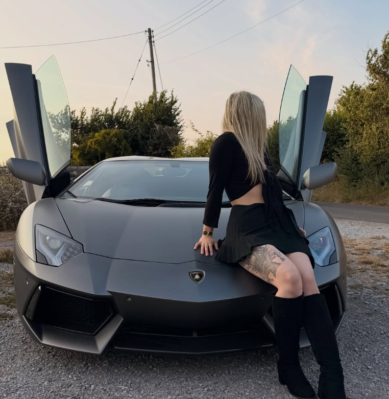 of_Lambogirl's tweet photo. who's gonna ride me? 😊

#lambo #fypシ゚viralシ https://t.co/d5LYHU2o3f
