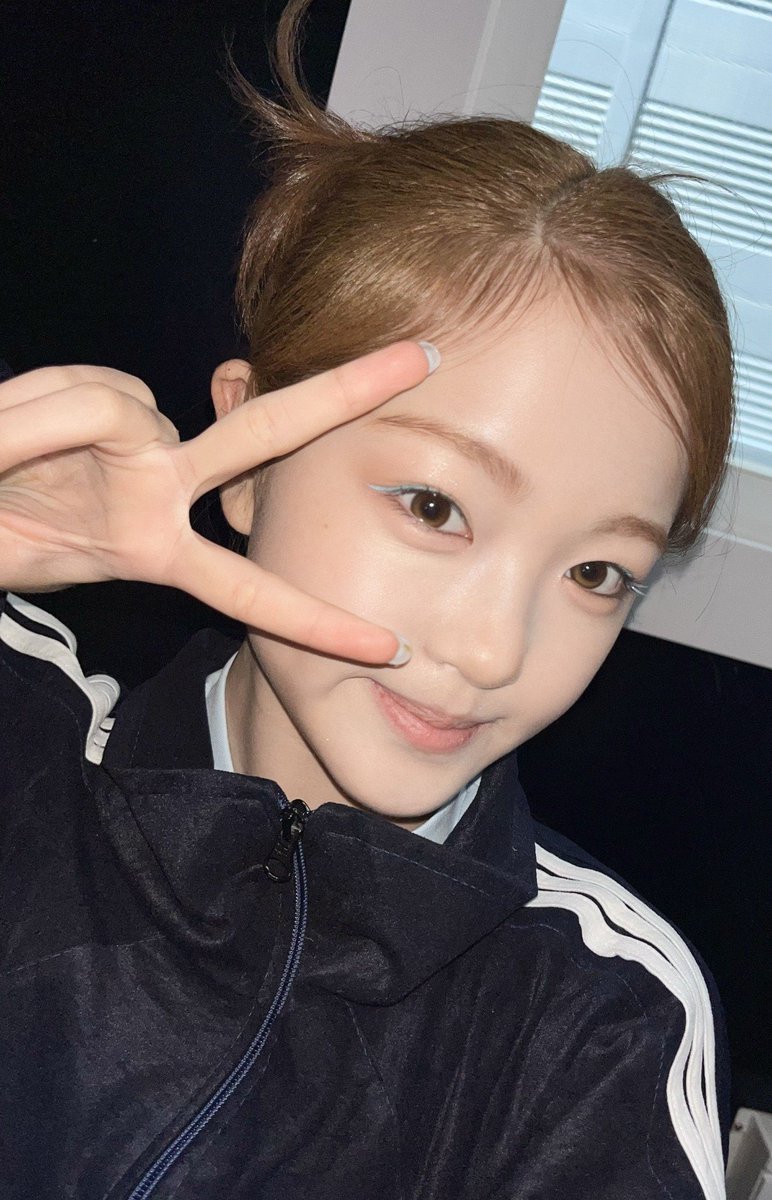 oncioz's tweet photo. #아이찡 
이 애기 셀카 뭡니까…
넘 귀여워서 언니들 다 쓰러짐, https://t.co/UPIr1sfv9N