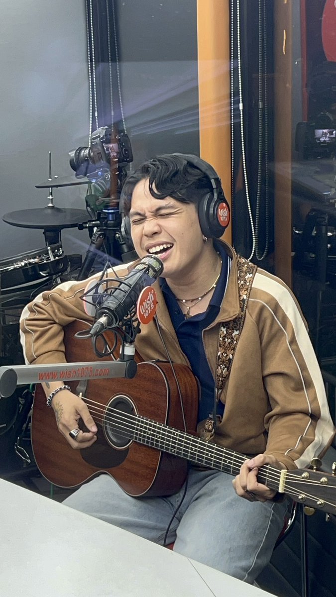 DNAMusicPh's tweet photo. From Bicol to the Wish Bus-14 hours on the road, all for this unforgettable moment! 🤩

Ched Valencia made his first Wish Bus performance extra special with “Lihim” and a preview of his upcoming single out on Oct 23.

🌻 Stream “Lihim” by Ched Valencia: https://t.co/dCNYyFhyda https://t.co/b5egLGUYrW