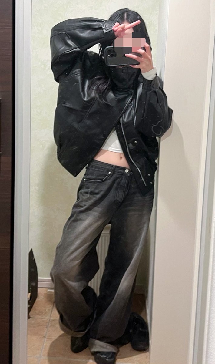10hanu13's tweet photo. 毎年もうレザーは買わねぇぞって言ってるのに毎年買ってます
今年のも可愛い
でもまだ暑い https://t.co/JwWML1txAC