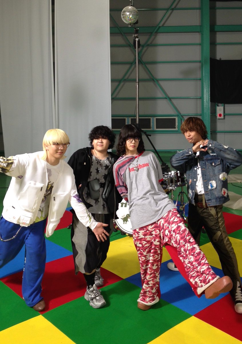 garakuta_band_'s tweet photo. 恋するなんて Music Video 公開中💫

お気に入りのシーンをスクショでポストして🤳
#ガラクタ恋するなんて 

https://t.co/wfjUd9iN0H https://t.co/GnD6ffHEm2