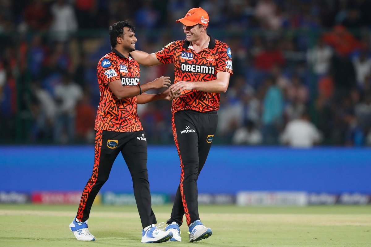 cricbuzz's tweet photo. 🚨 T Natarajan returns to Sunrisers Hyderabad! 

SRH traded in the fast bowler from Delhi Capitals, with leg-spinner Zeeshan Ansari going the other way #IPL https://t.co/mim16h35Gs