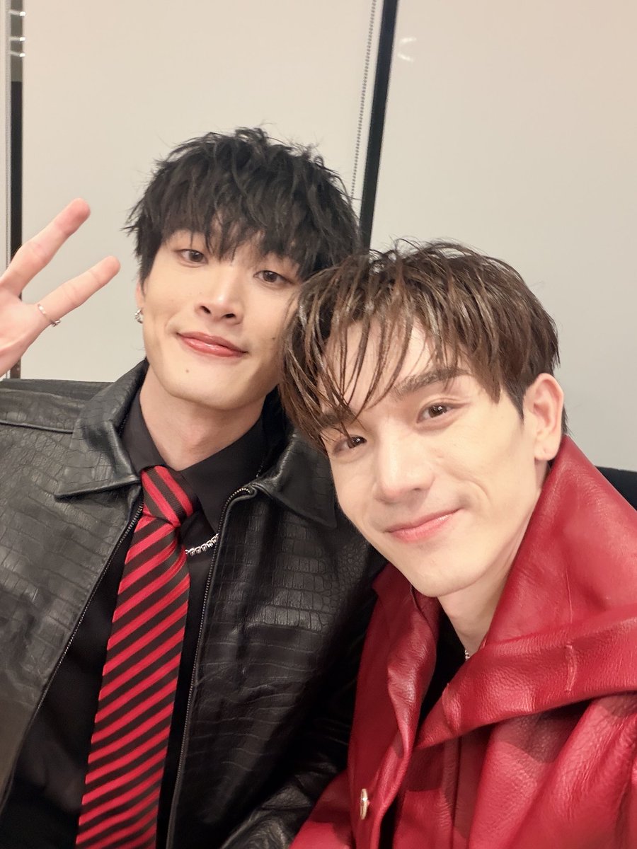 WeTVThailand's tweet photo. เพื่อนร่วมงานสุดที่รักพร้อมแล้วครับบบบ

Somewhere Over the Rainbow

#NOURTheSeriesFinalEP https://t.co/84cpdzzJWi