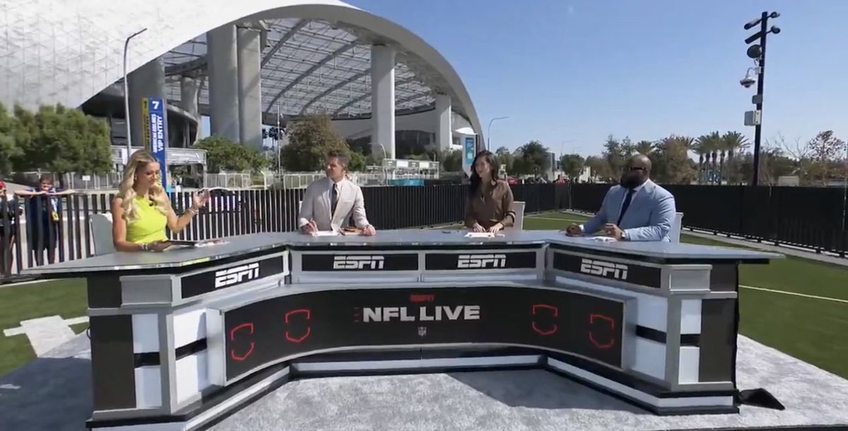 CABells's tweet photo. @JL_Chapman @Steph49K @NFL Reporting live from our favorite teams facility https://t.co/gJCbCWc0QJ