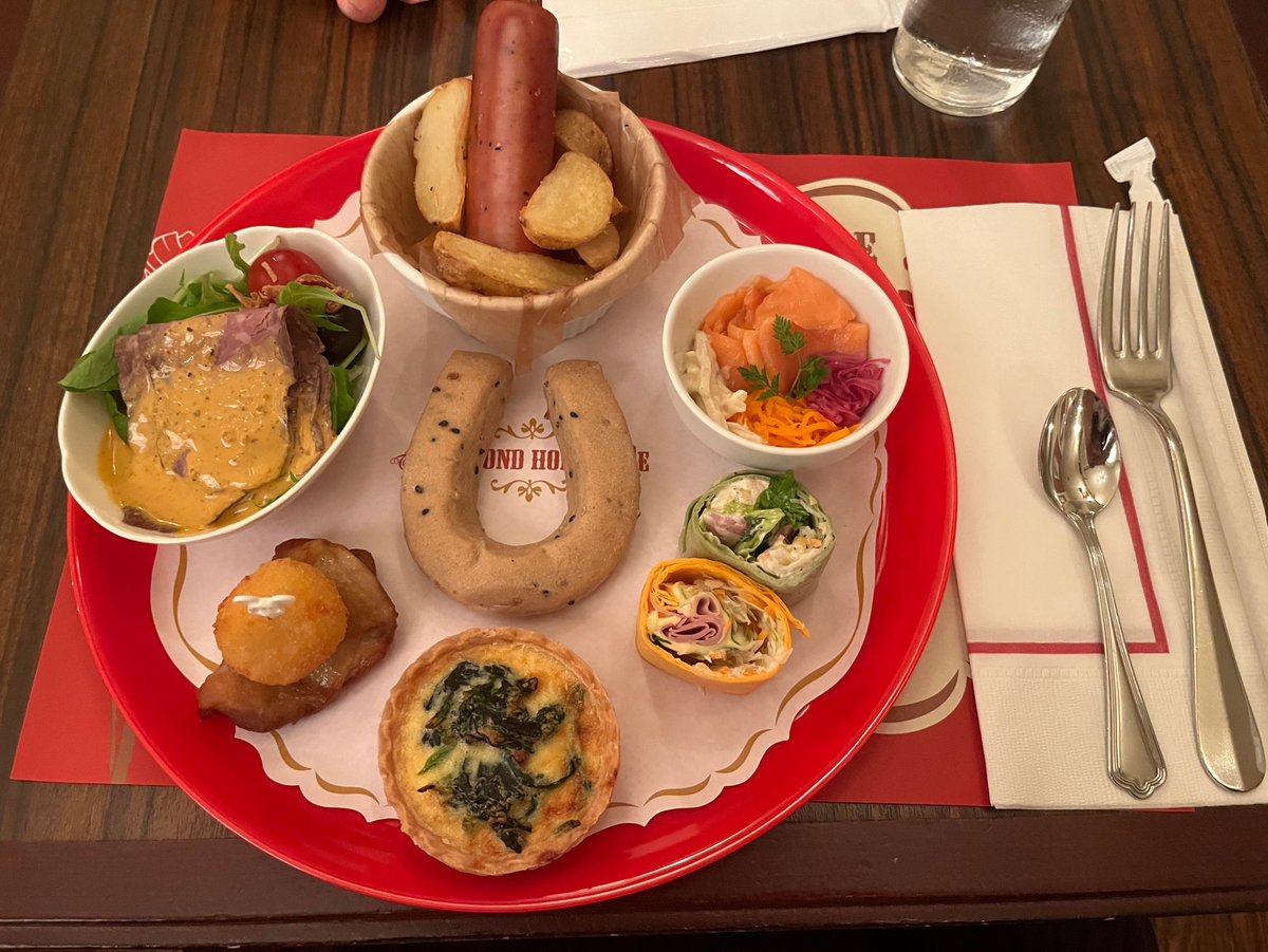 R_D_1031's tweet photo. バラマス帰ってくる実感湧いて嬉しい😭
でも、あの激うまキッシュは食べれなくなってしまうのね… https://t.co/EFo3NpwUjB