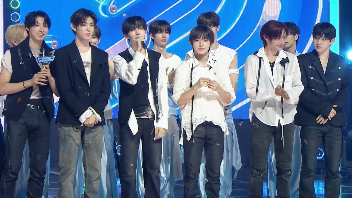 thekpop2Of's tweet photo. 🏆 KickFlip takes 1st place on Show Champion today, earning the 1st win for “Kick Off The Wall (feat. iann dior)”.
Congratulations to @kickflip_jype and WeFlip! 🎉
#KickOffTheWall1stWin #KickFlip5thWin
#KickFlip #킥플립
(261014) https://t.co/5Dis0z7fFw