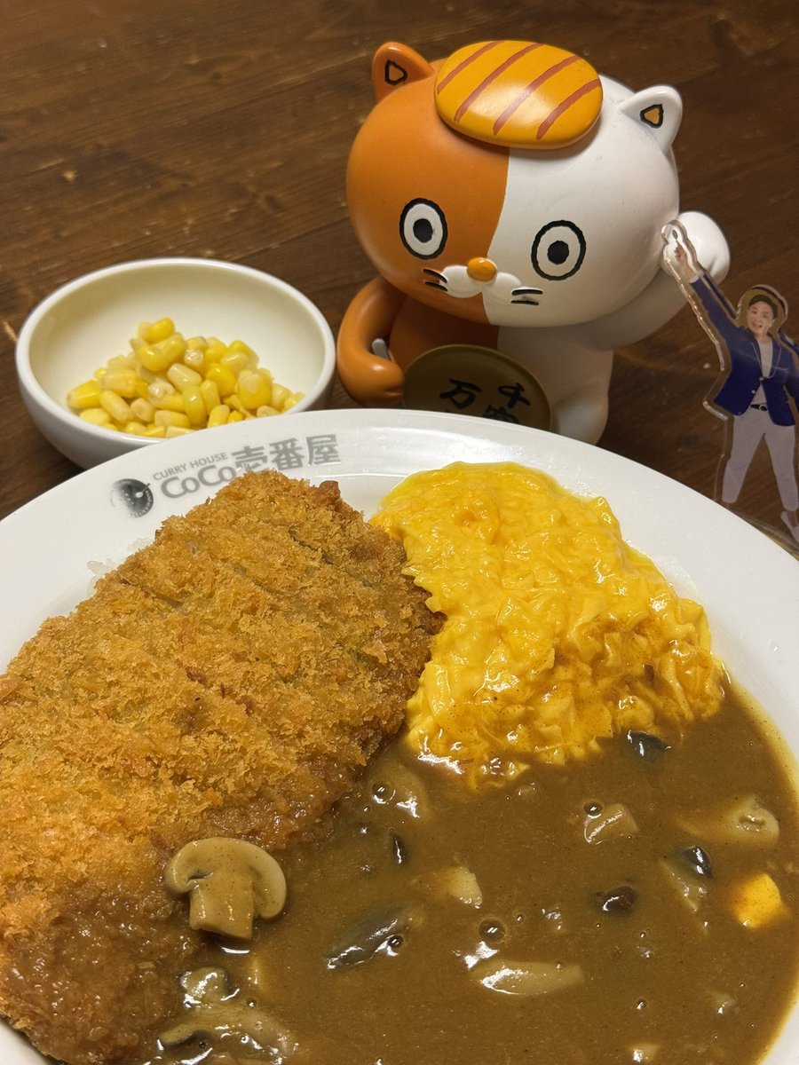 cocoichimachiya's tweet photo. ビーフカツにスクランブルエッグときのことコーンをあわせましたー☺️
大人スタッフYさんがネコイチソングをカラオケで歌いたいそうです😄
あたまにロースカツをのせてスプーンを持って歌っておどっていただきたいです😆
ネコイチ～🎵ネコイチ～🎵カレータイムニャ🎵 https://t.co/GZiJYElENW