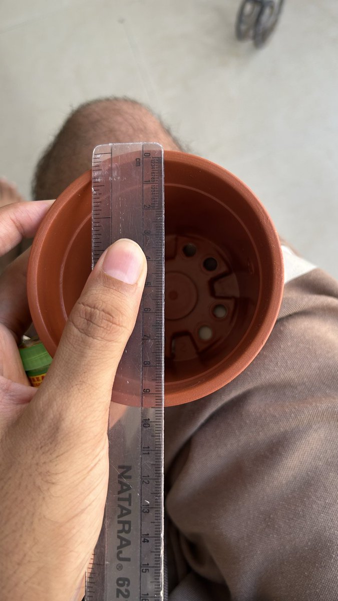 thecineasts's tweet photo. @TataCLiQCare @TataCLiQFashion 
I ordered the Ugaoo Brown Plastic Garden Pots (Set of 6) under Order ID 145207930, but the pot I received appears to be incorrectly sized compared to the product listing. The listing mentions 14 cm height, but the received pot measures differently. https://t.co/NeszMyWPKM