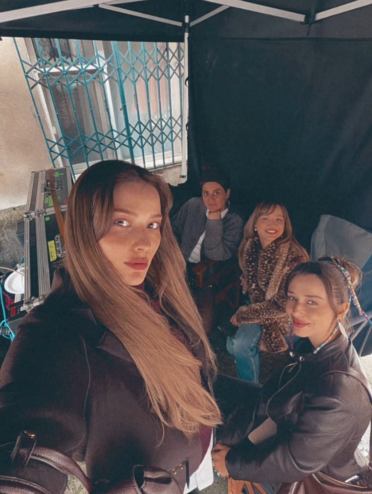 randombenn2's tweet photo. kızlarımııız🌸🌸🌸💕💕 https://t.co/22tcF03dz7