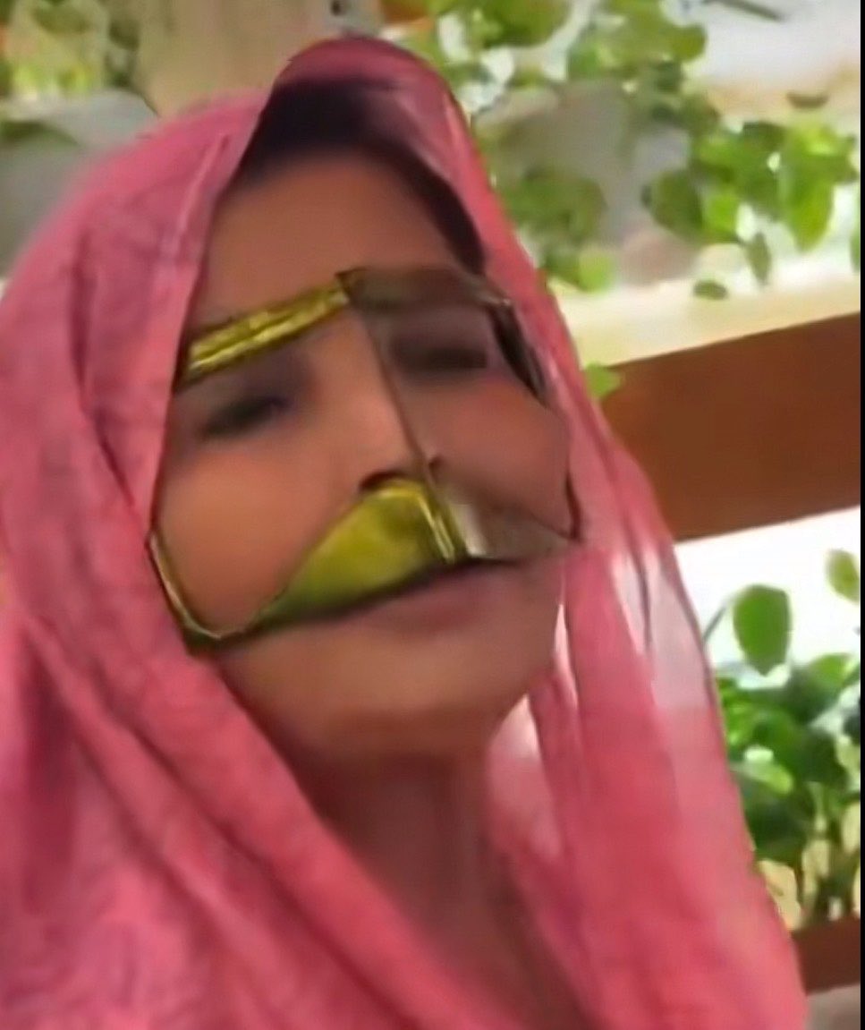 lli55w's tweet photo. @gmi9__ ذا شغلكم 😂😂😂 https://t.co/LPGe4bRnun
