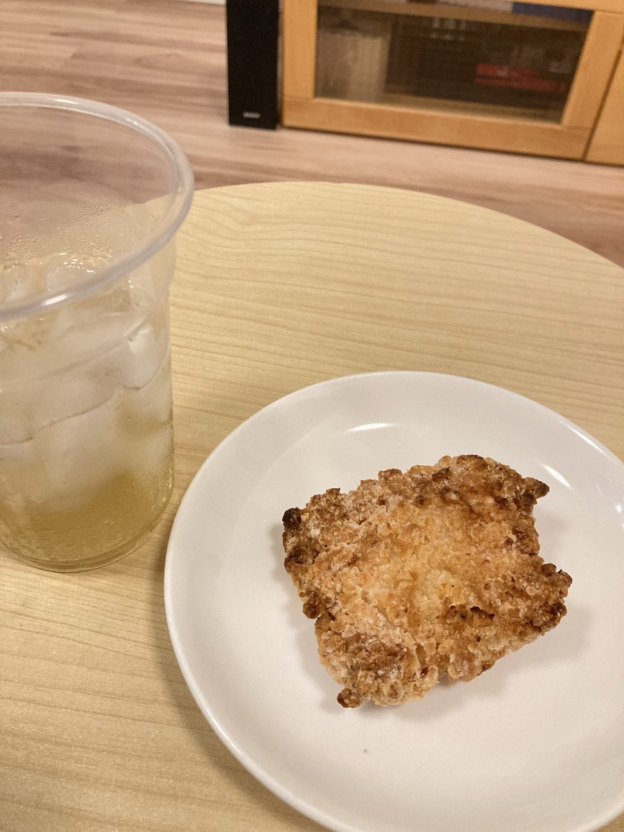 Watasi_no_Life's tweet photo. ピザハットの溜まったポイント（スライス）で交換したやつ、まだあったわ🤣
子ども大きくなると、冷蔵庫の中の調整難しいな、、
でも、自立してるってことやから、嬉しいな！
でも私、また太るな🤣 https://t.co/wEzukXm8A7