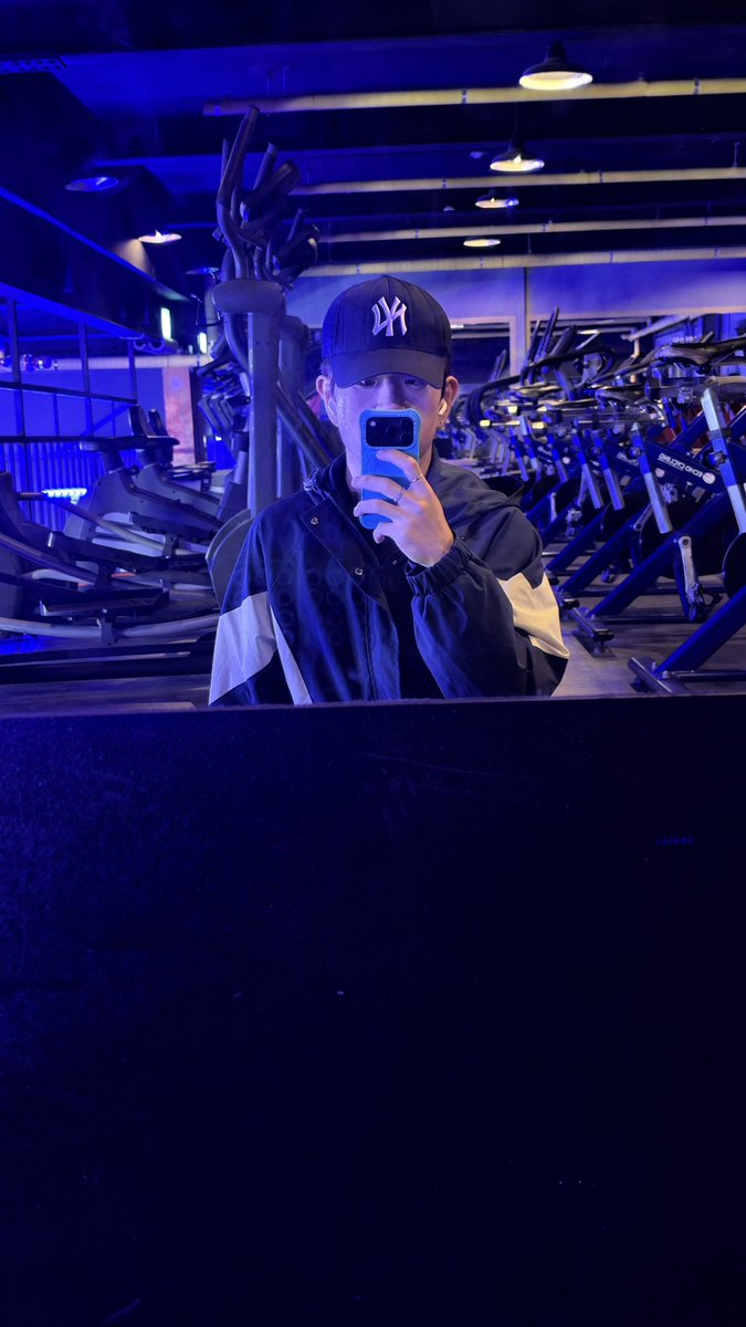 Lxexhxx's tweet photo. 오우놘 키킹 https://t.co/9lsX4M1H8k
