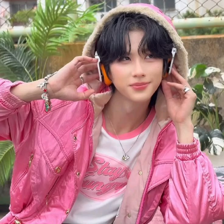mochiporr's tweet photo. 𑣲 post a photo of you and three of your favs and let your oomfs choose who suits your vibe best ˚⟡˖ ࣪

I kinda wanna do this too👉👈 https://t.co/2BVfUFCNZb
