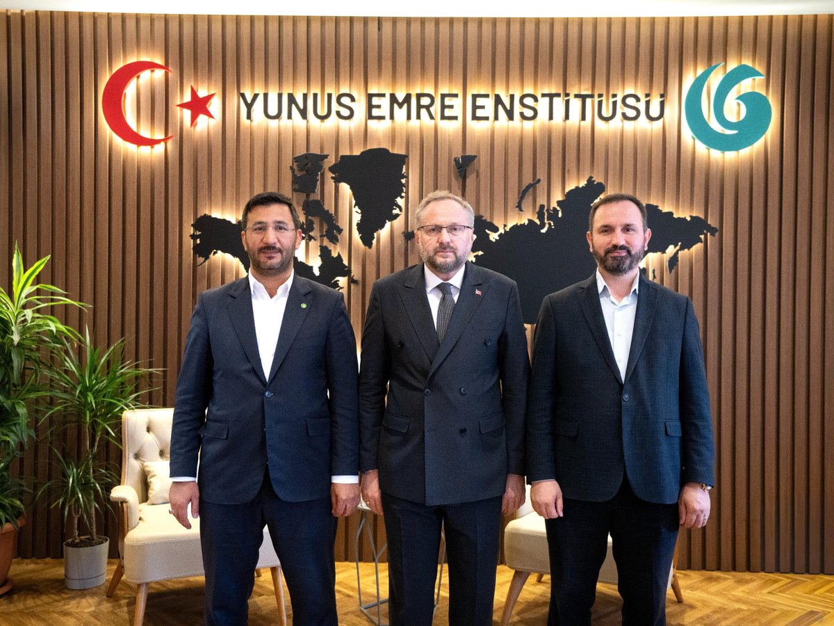HurDavaPartisi's tweet photo. Genel Başkan Yardımcımız Hüseyin İmir ve Genel İdare Kurulu Üyemiz Ahmet Karaaslan, Yunus Emre Enstitüsü Başkanı Prof. Dr. Selim Argun'a 'hayırlı olsun' ziyaretinde bulunarak yeni görevinde başarılar diledi. https://t.co/Kq3k5eYRq4