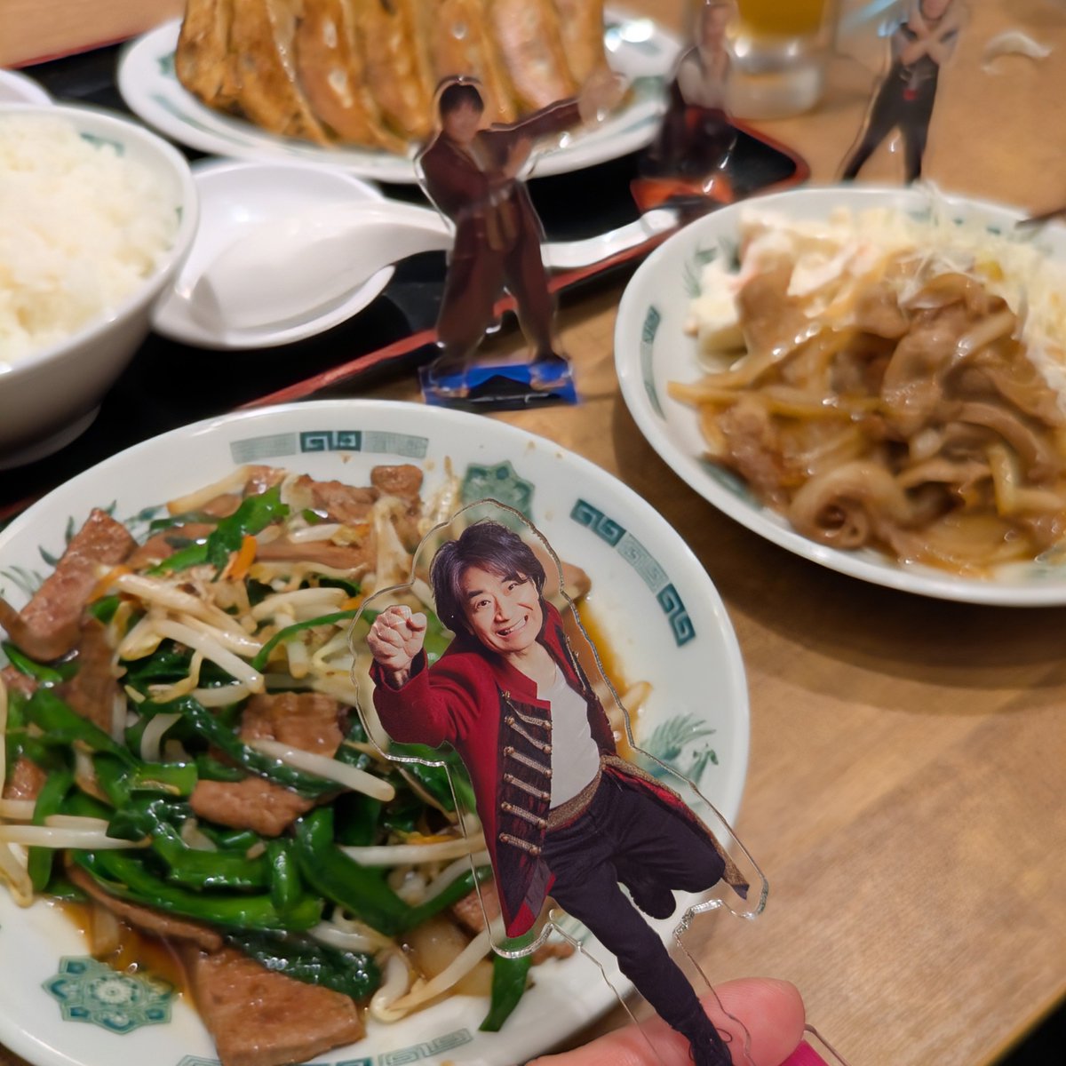 SKOSNK28's tweet photo. 熊谷駅・日高屋さんで、🍻
しかも…
FC磯部♨で同部屋だったメンバーだよ！縁っておもしろいよなぁ…😆 https://t.co/n6yEWoSVtE